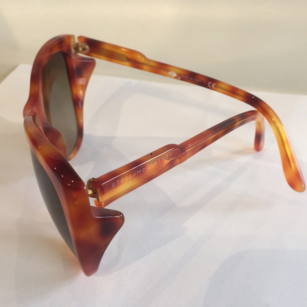 New sunglasses comes with generic case - Picture 5 of 6